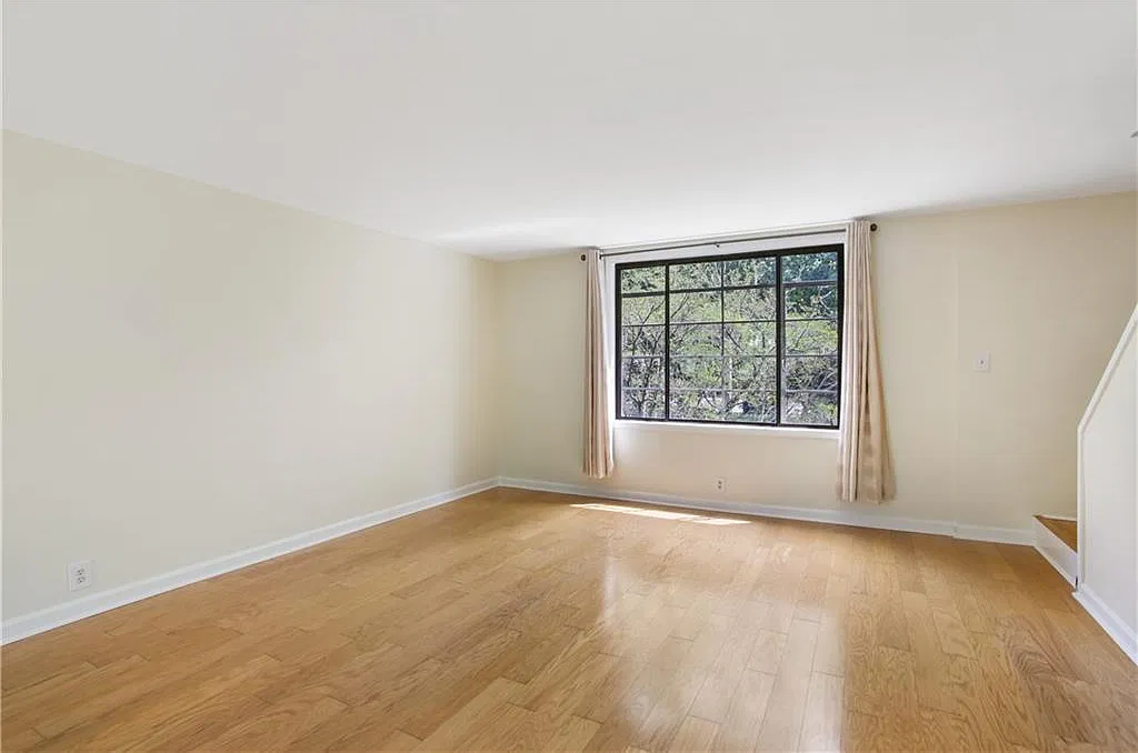 2 bed, 1.0 bath, 1216 sqft, $2,180 — Photo 2
