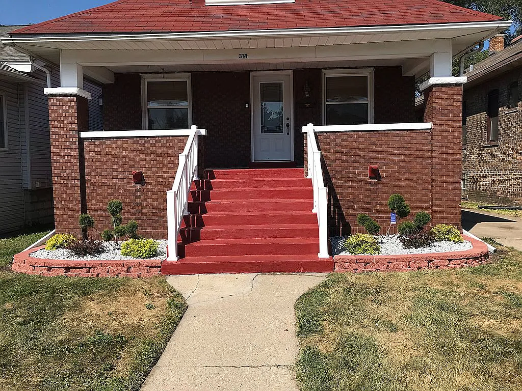 314 153rd St photo 1