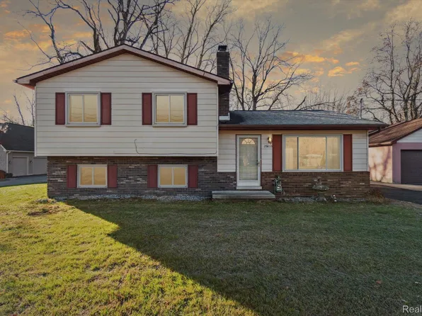29035 Van Horn Rd, New Boston, MI 48164