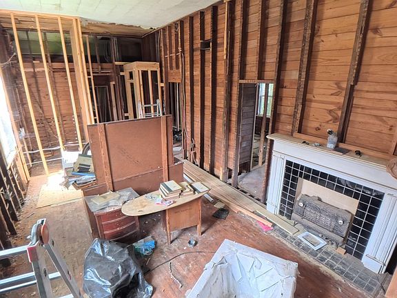 3rd image of 1029 Charles T Smith Dr