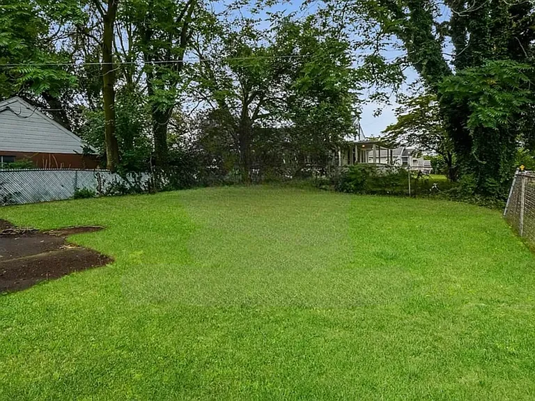 5084 Adella St — Photo 10