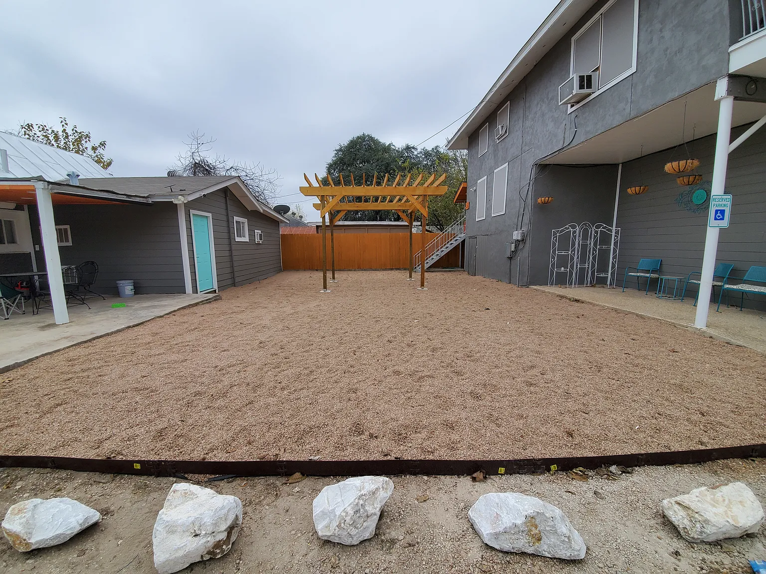 2 bed, 950 sqft, $900 — Photo 2