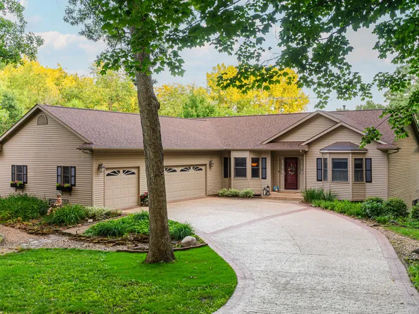 503 N Sangamon Ln, Dixon, IL 61021