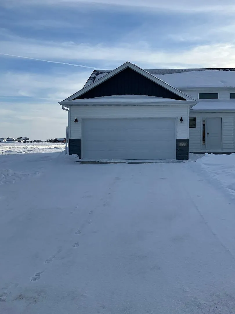 3 Bed 3 Bath Twin Home — Photo 2