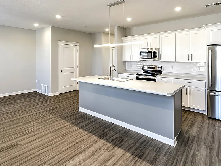 Deerfield Apartments & Chateaus — Photo 16