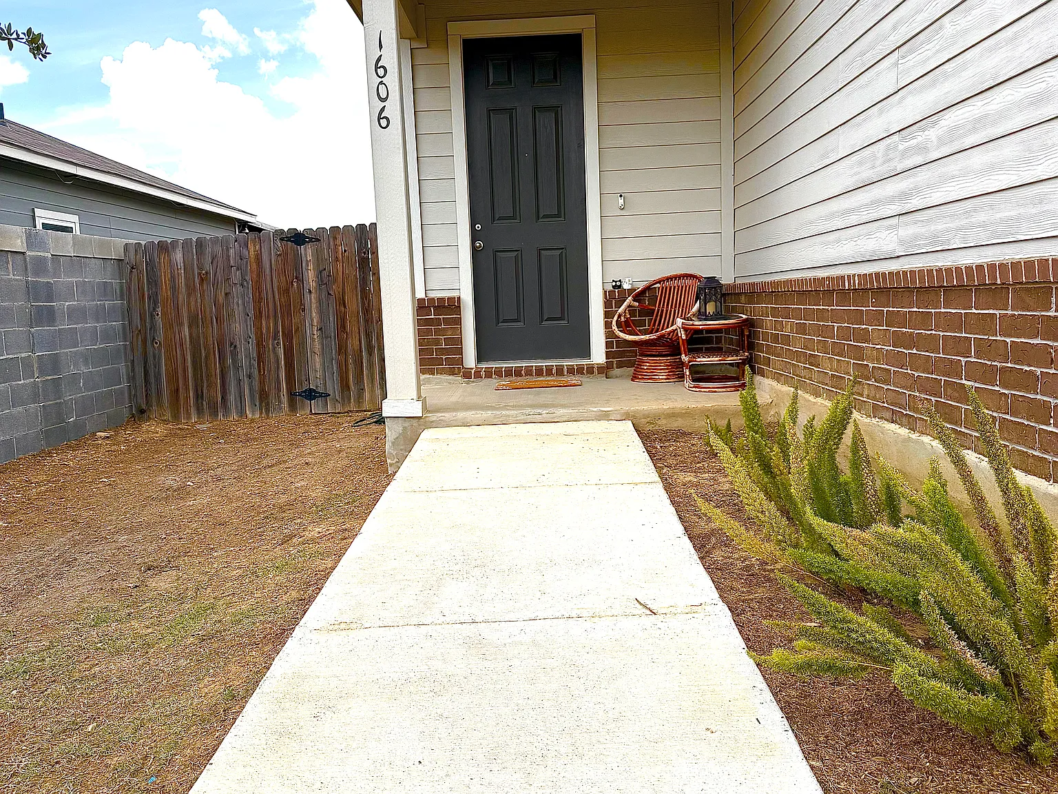 3 bed, 1157 sqft, $1,600 — Photo 2