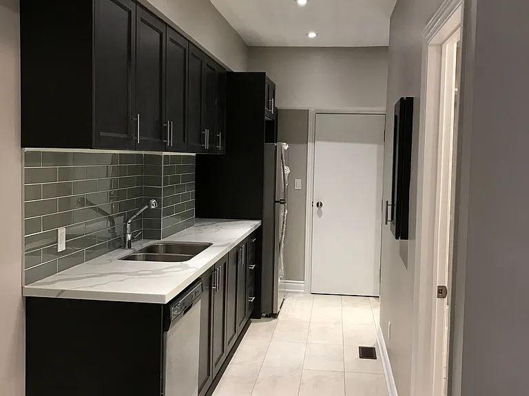 989 Dufferin St #MAIN FLOOR — Photo 3