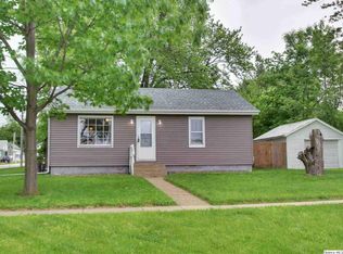 231 W Washington St, Mendon, IL 62351