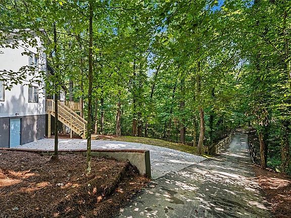 2nd image of 3054 Ridgemeadow Dr