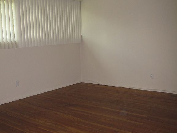 4th image of 802 S Orange Grove Blvd