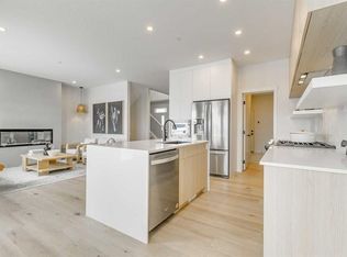 227 W Lucas Cmn NW, Calgary, AB T3P 2B3