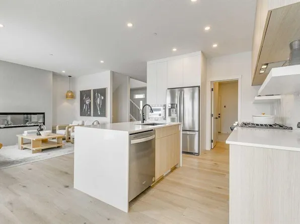 227 W Lucas Cmn NW, Calgary, AB T3P 2B3