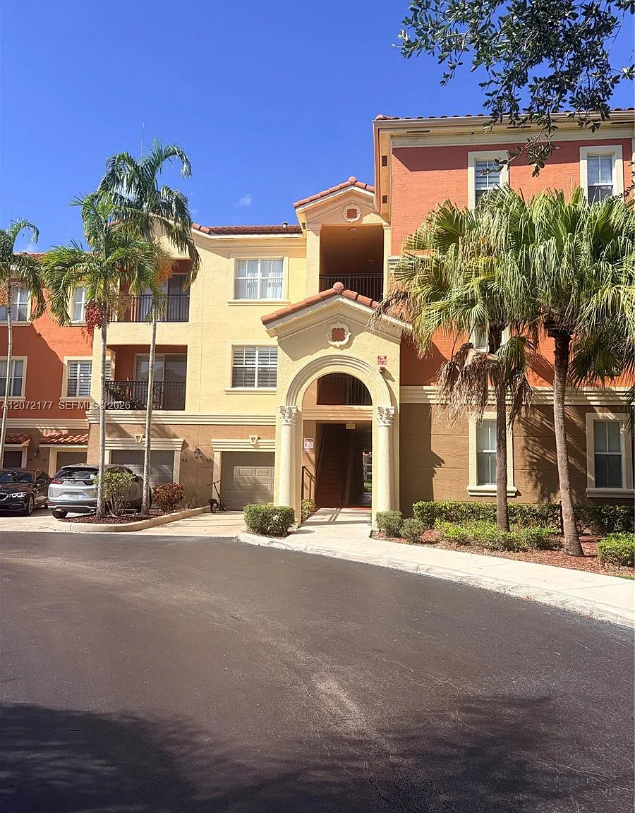 El-Ad Villaggio Condo Bld — Photo 2