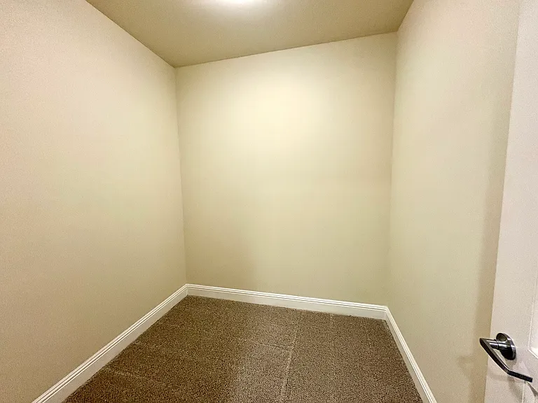 1310 Creekside Dr — Photo 35