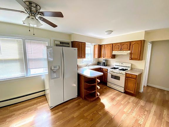 3rd image of 2546 N Laramie Ave APT 2R