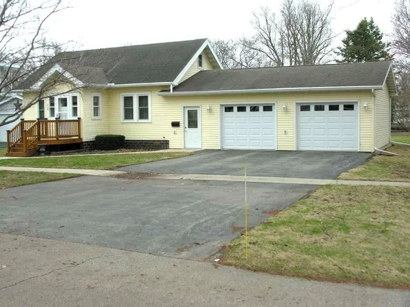 408 3rd St, Grafton, IA 50440