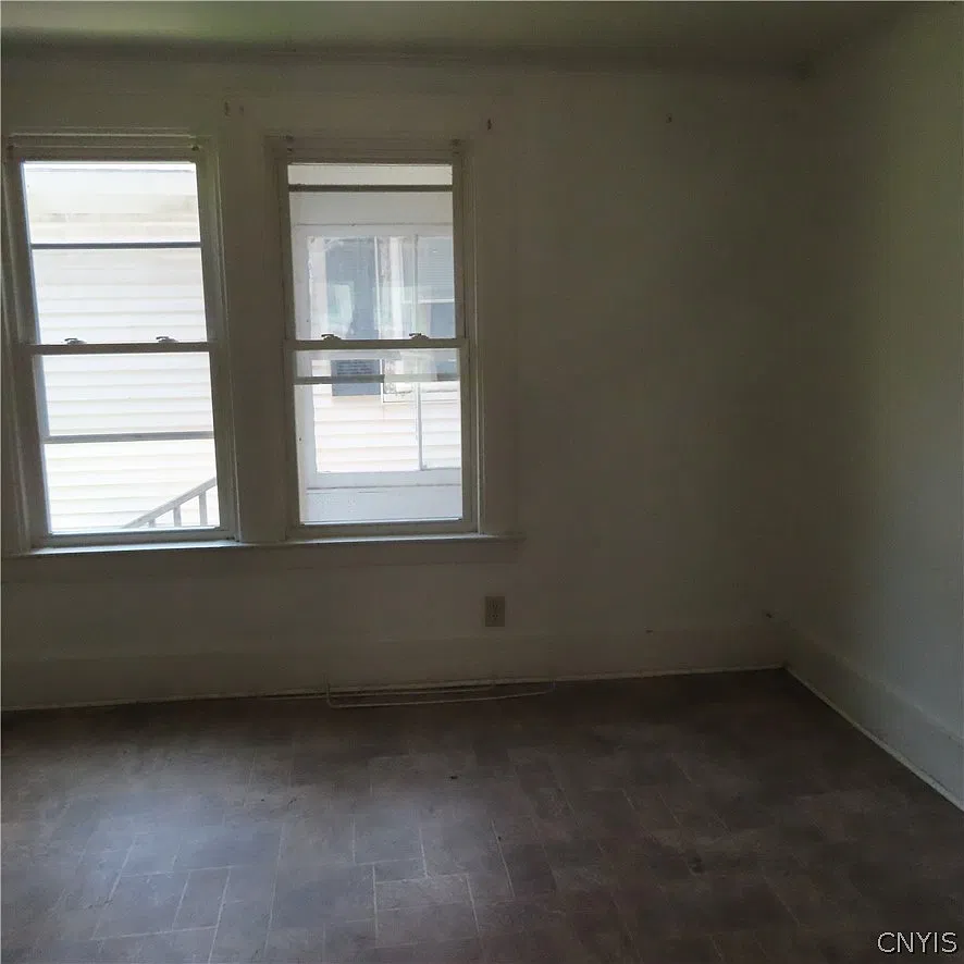 3 bed, 1.0 bath, 2194 sqft, $1,500 — Photo 4