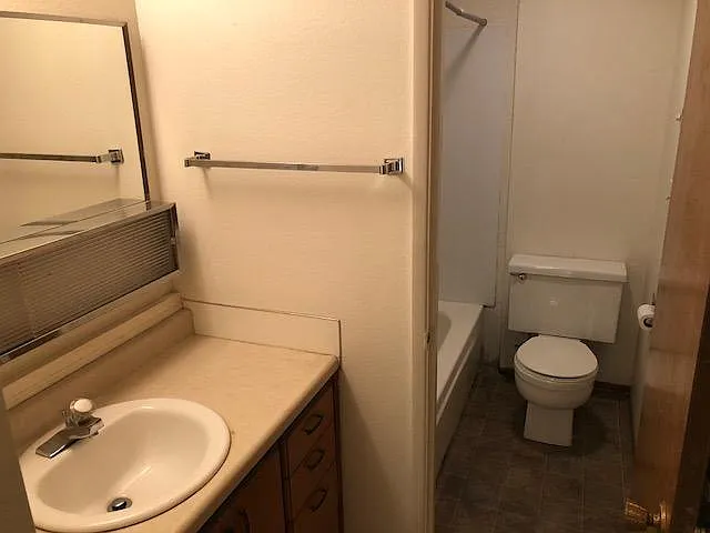 3585 Emerald St — Photo 10