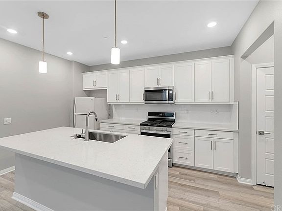 5th image of 17047 Titus Ln