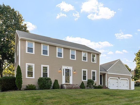 2nd image of 4 Lantern Ln