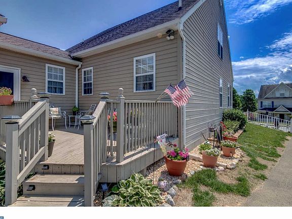 5th image of 251 Beaumont Dr