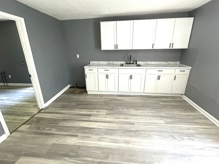 311 E 3rd St — Photo 2