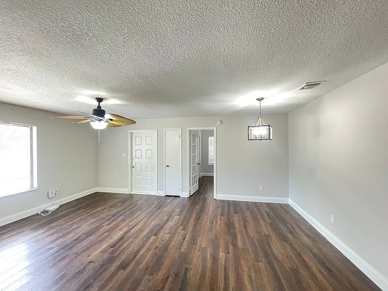 7800 Fernbrook Way — Photo 4