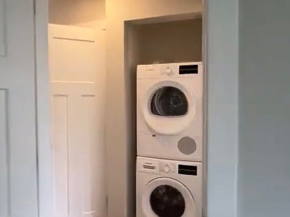 4th image of 453 W Oakdale Ave #405