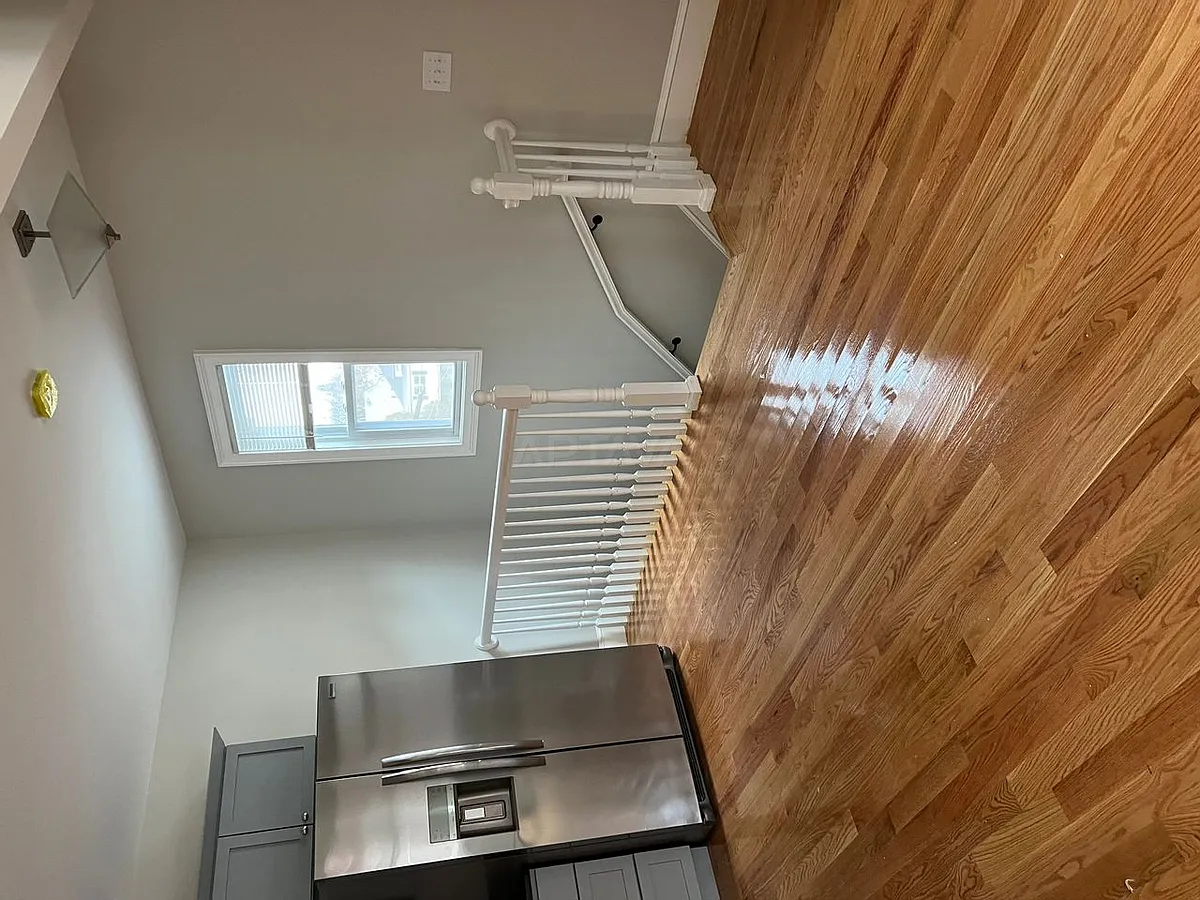 Building Photo - 18 Kenwood St #2