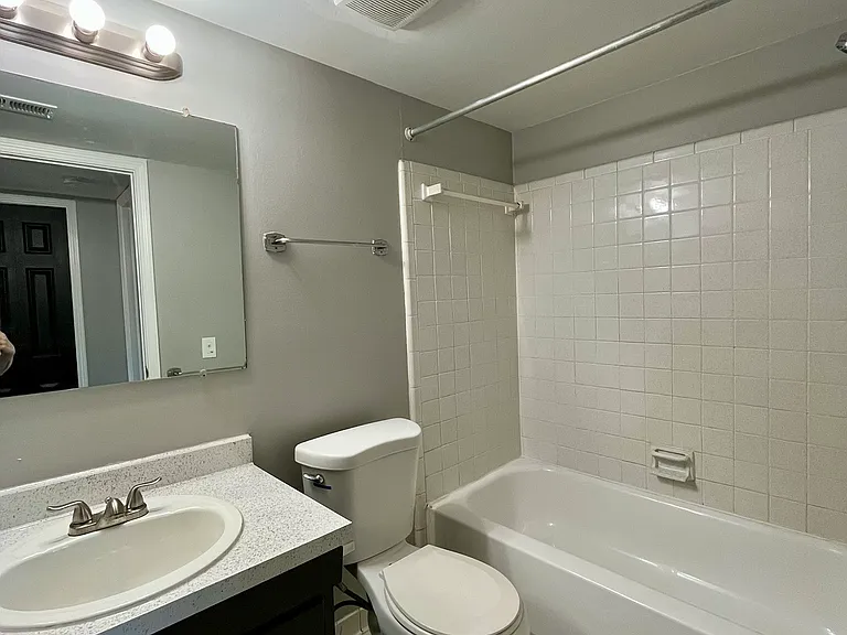 4415 Oakwood Blvd #4 — Photo 10