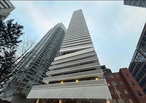 2221 Yonge St #4409 Photo 1