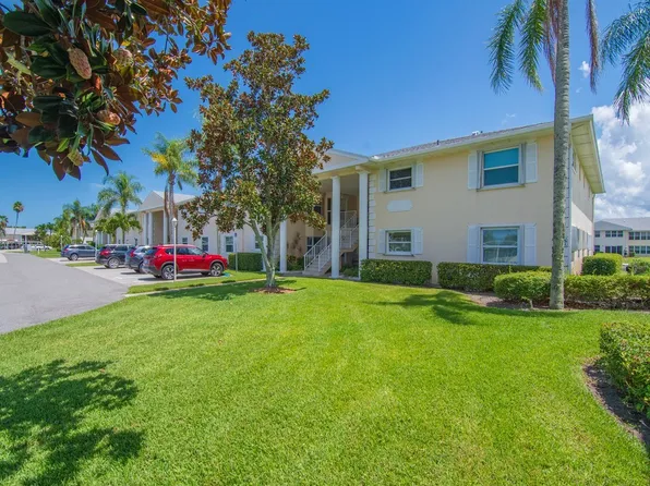 655 W Lake Jasmine Cir APT 207, Vero Beach, FL 32962