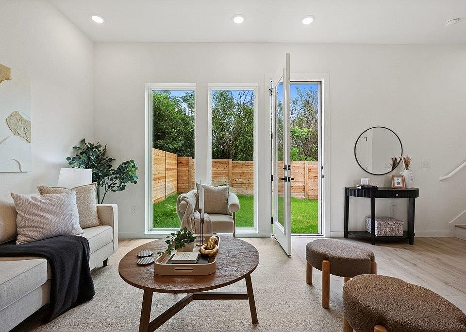 1st image of 401 N Bluff Dr #16101