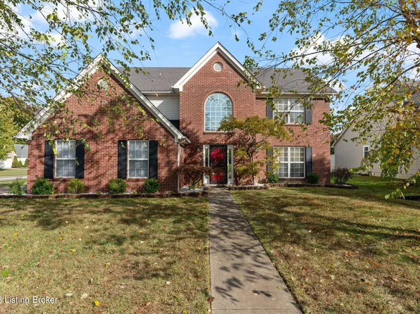 9001 Crooked Arrow Ct, Louisville, KY 40228
