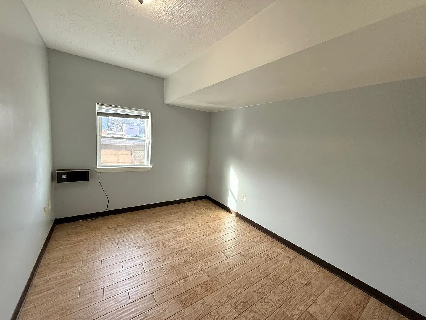 Calder Way East - 215 — Photo 4