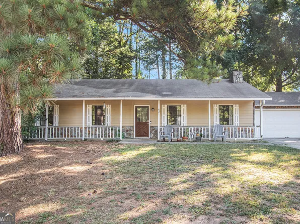 621 Blue Flag Ln, Fairburn, GA 30213