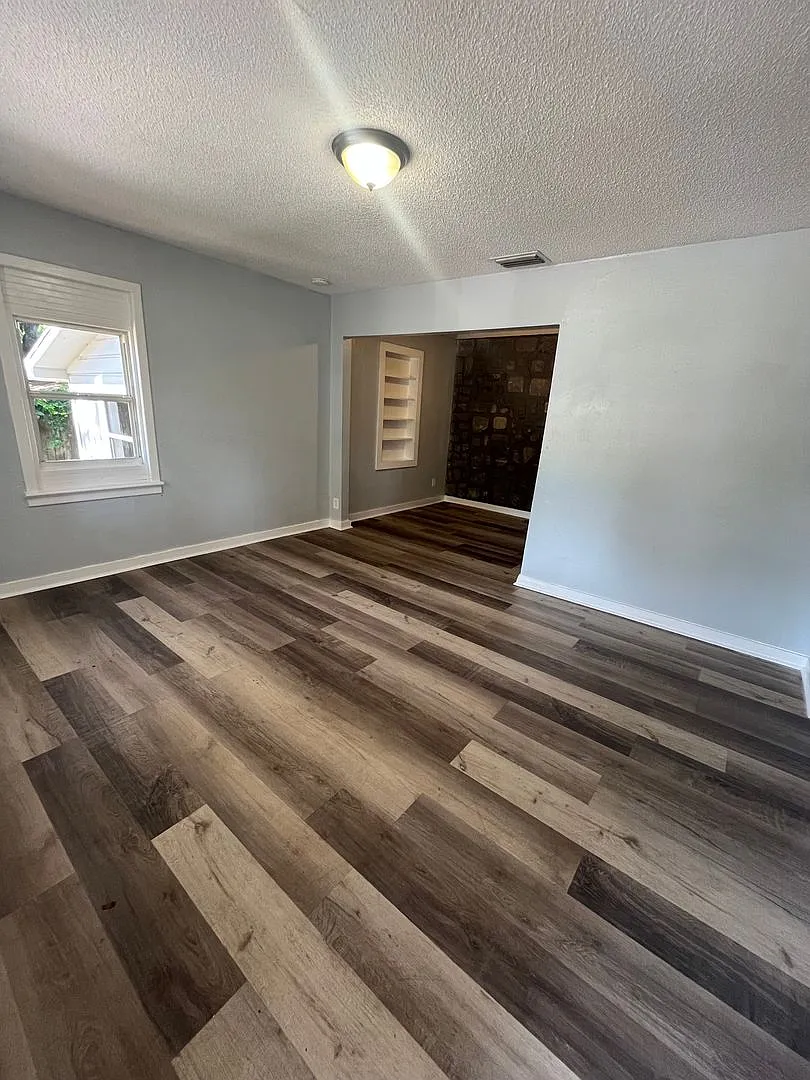 Beautiful 3BR/1BA Lakeland Home with Large Backyard & Covered Porch! — Photo 4