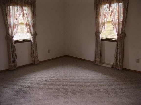 5th image of 1025 Richard St
