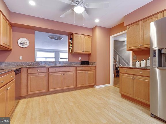 Large eat-in Kitchen on Main Level