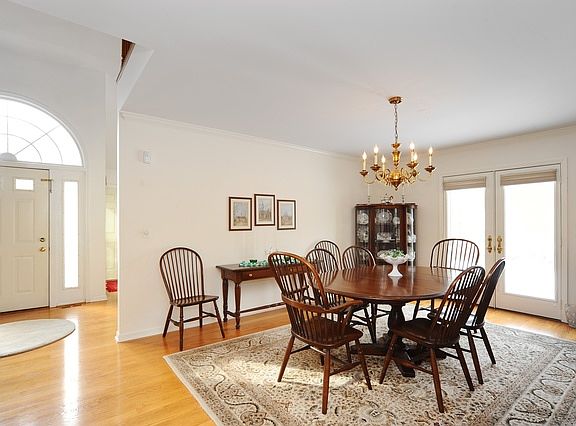 4th image of 2227 Lake Shore Cir