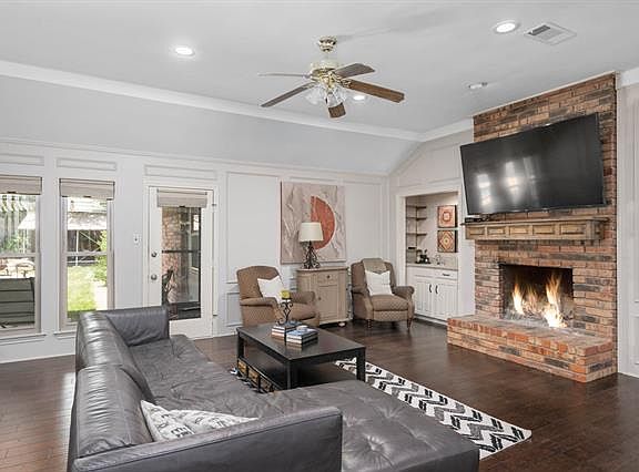 3rd image of 1918 Rockbrook Dr