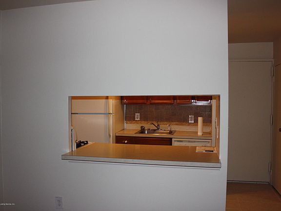 5th image of 2 Elmwood Park Dr APT 709