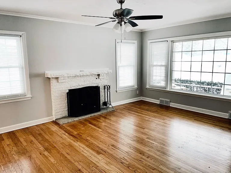 2512 Glen Pl — Photo 2