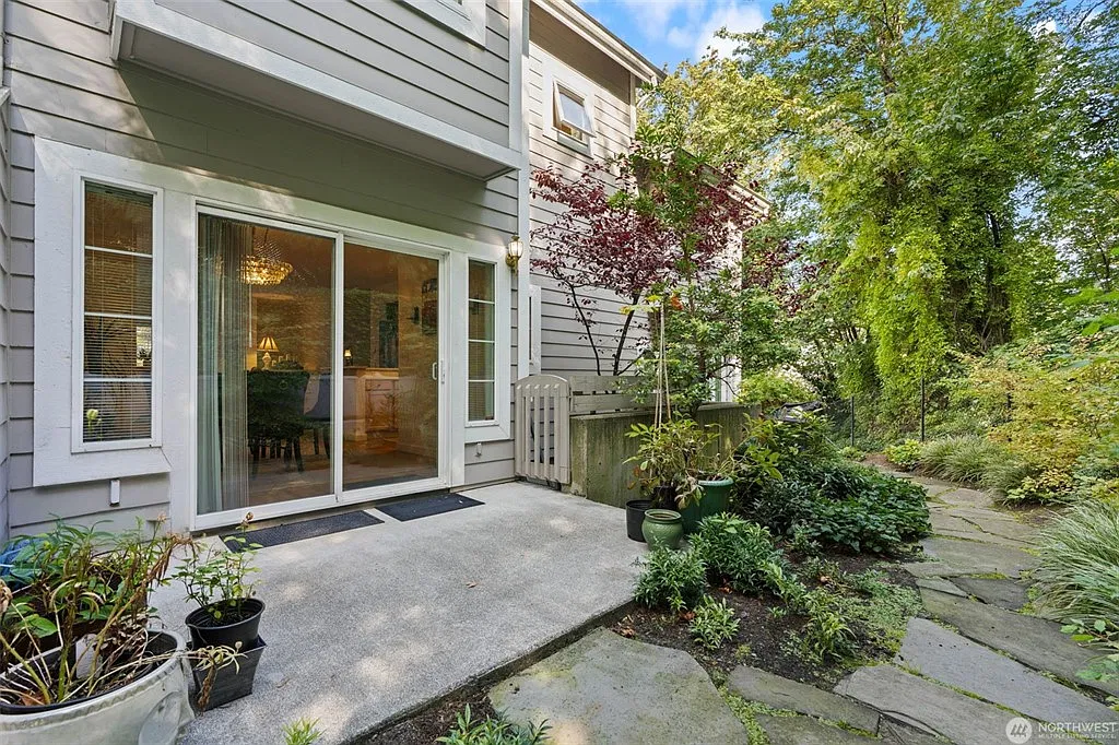 3 bed, 1961 sqft, $3,500 — Photo 3