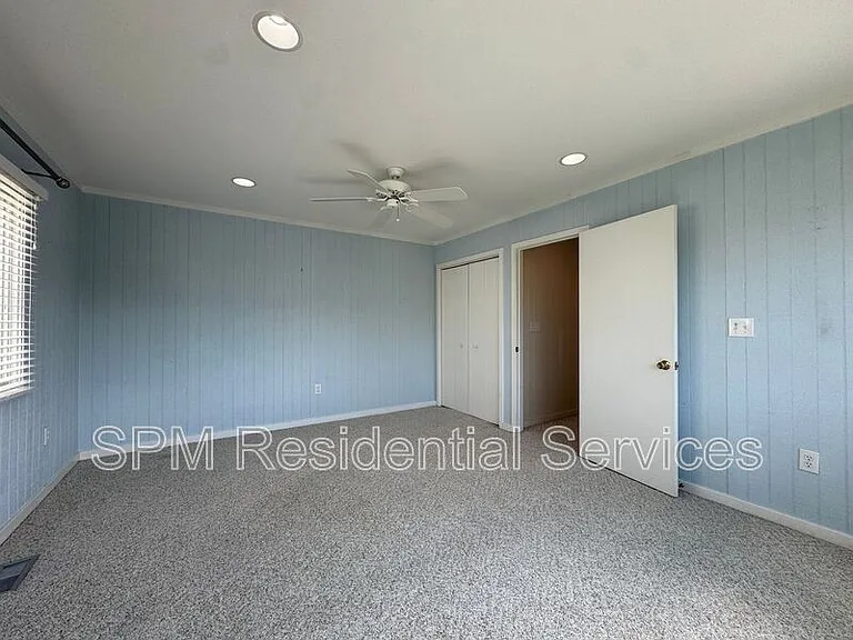 1154 Monroe Ln — Photo 13