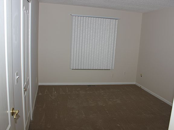 4th image of 35743 Castlewood Ct #102