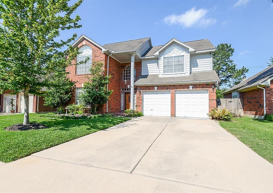 Well maintained home in desirable Copperfield w/ Guest Apartment!