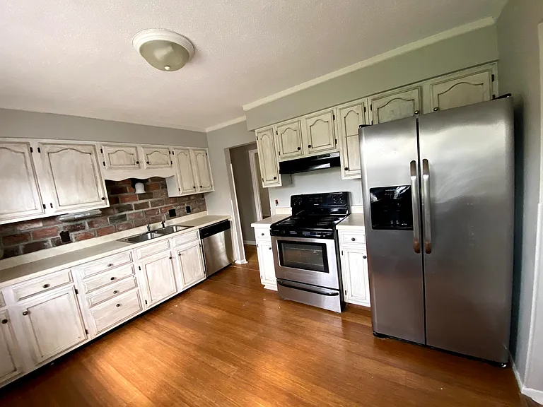 206 NE Sherman Dr — Photo 6