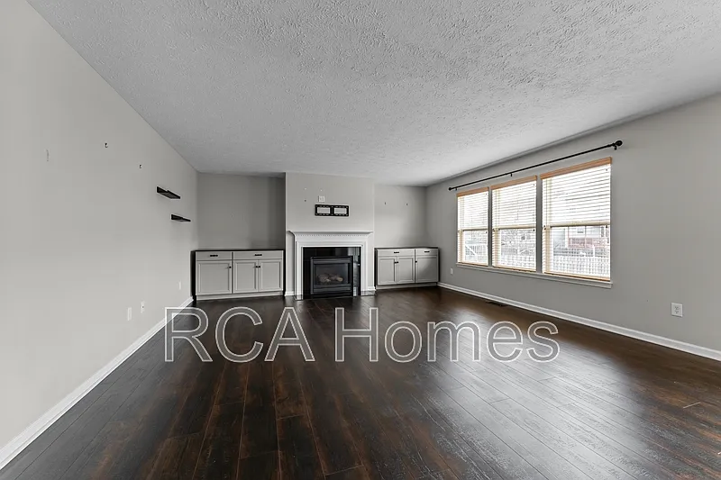 4 bed, 2.5 bath, 2385 sqft, $2,700 — Photo 4