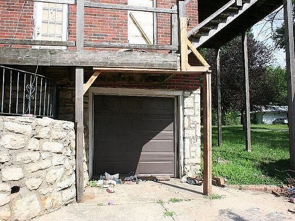 2nd image of 2900 S Englewood Ter